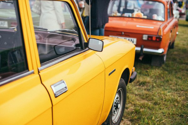 What are the secrets to achieving a polished look with minimal effort on busy mornings?